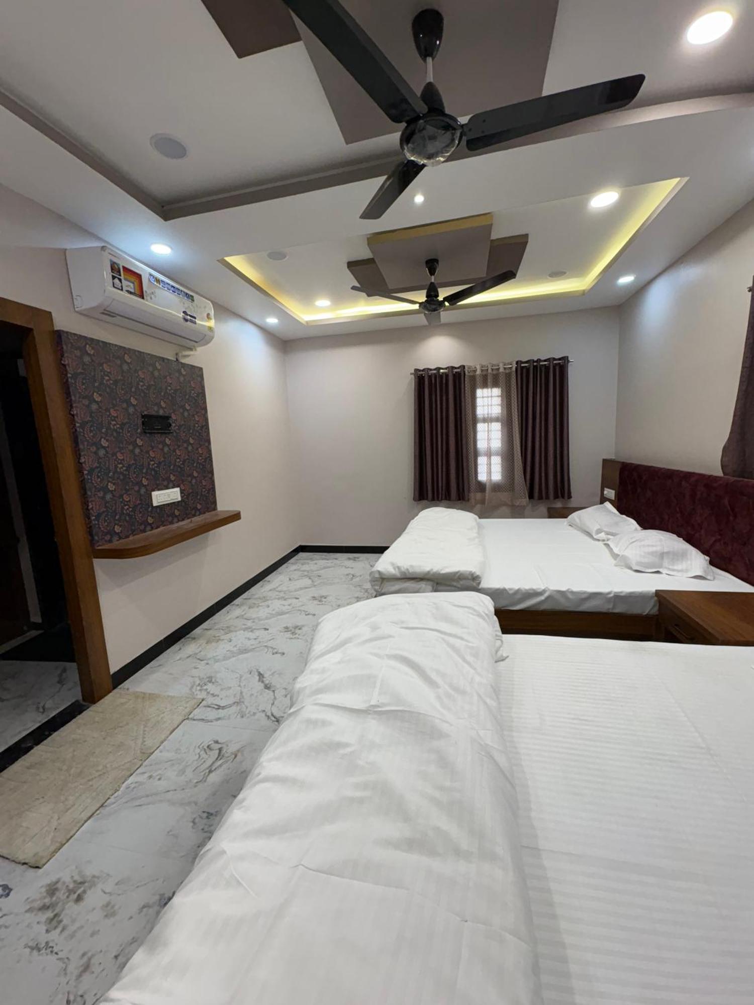 Shree Trilokeshwar Guest House Ujjain Zewnętrze zdjęcie